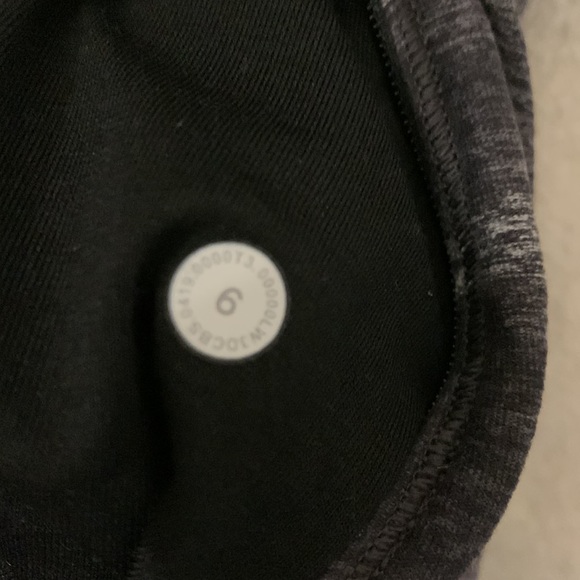Pullover lululemon top. - Picture 3 of 5